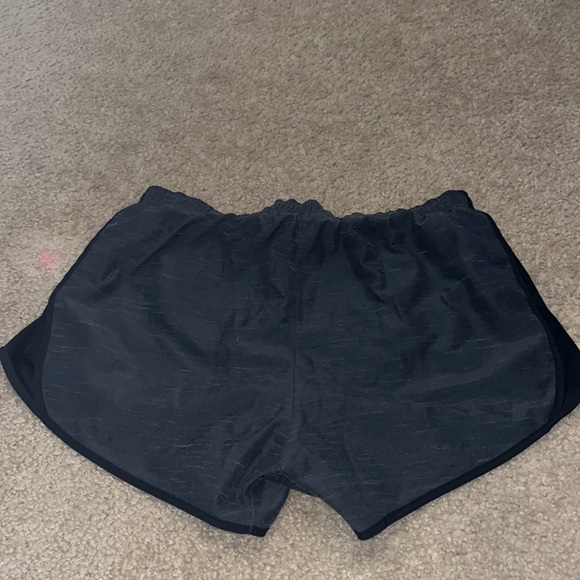 Nike shorts SIZE: S - Picture 2 of 4